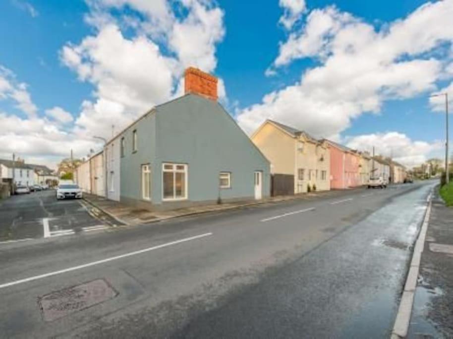 The Railway Villa Pembroke Exterior foto